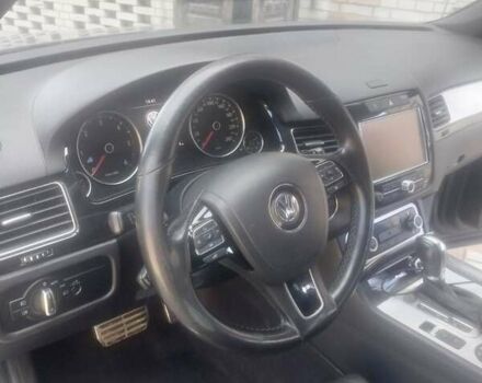 Серый Фольксваген Туарег, объемом двигателя 2.97 л и пробегом 289 тыс. км за 20500 $, фото 7 на Automoto.ua