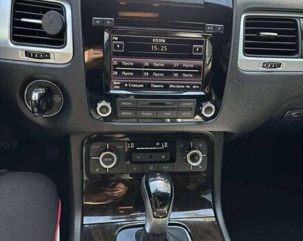 Серый Фольксваген Туарег, объемом двигателя 2.97 л и пробегом 179 тыс. км за 16900 $, фото 8 на Automoto.ua