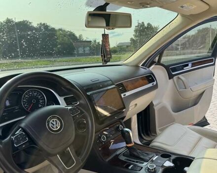 Серый Фольксваген Туарег, объемом двигателя 2.97 л и пробегом 174 тыс. км за 19000 $, фото 16 на Automoto.ua