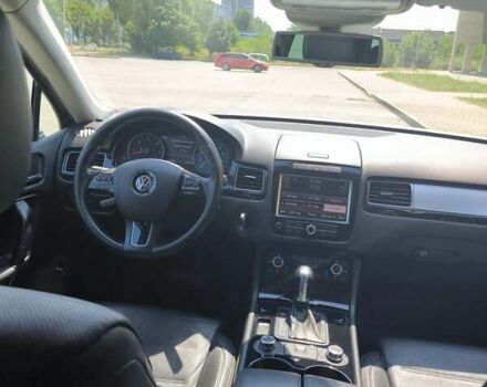 Серый Фольксваген Туарег, объемом двигателя 3 л и пробегом 280 тыс. км за 22500 $, фото 36 на Automoto.ua