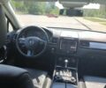 Серый Фольксваген Туарег, объемом двигателя 3 л и пробегом 280 тыс. км за 22500 $, фото 36 на Automoto.ua