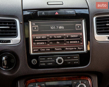 Сірий Фольксваген Туарег, об'ємом двигуна 2.97 л та пробігом 267 тис. км за 21499 $, фото 17 на Automoto.ua