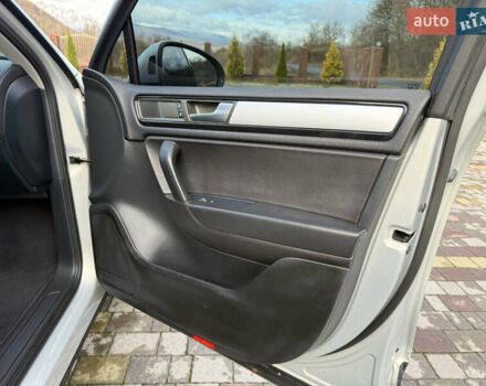 Серый Фольксваген Туарег, объемом двигателя 3 л и пробегом 230 тыс. км за 21900 $, фото 40 на Automoto.ua