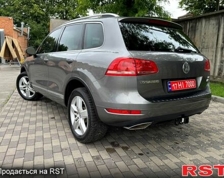 Сірий Фольксваген Туарег, об'ємом двигуна 3 л та пробігом 215 тис. км за 17500 $, фото 3 на Automoto.ua