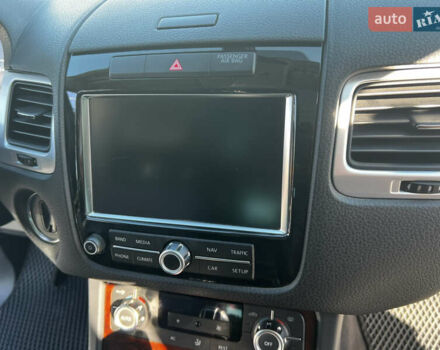 Сірий Фольксваген Туарег, об'ємом двигуна 3 л та пробігом 290 тис. км за 16300 $, фото 21 на Automoto.ua