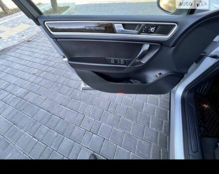 Серый Фольксваген Туарег, объемом двигателя 3 л и пробегом 298 тыс. км за 17000 $, фото 17 на Automoto.ua