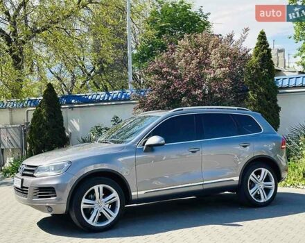 Серый Фольксваген Туарег, объемом двигателя 2.97 л и пробегом 179 тыс. км за 16900 $, фото 1 на Automoto.ua