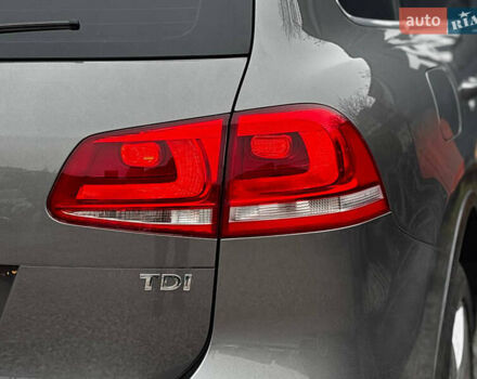 Сірий Фольксваген Туарег, об'ємом двигуна 2.97 л та пробігом 250 тис. км за 21500 $, фото 27 на Automoto.ua