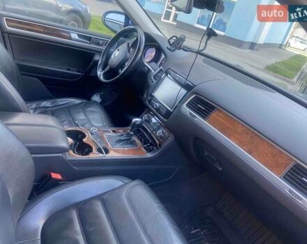 Сірий Фольксваген Туарег, об'ємом двигуна 2.97 л та пробігом 286 тис. км за 18700 $, фото 2 на Automoto.ua