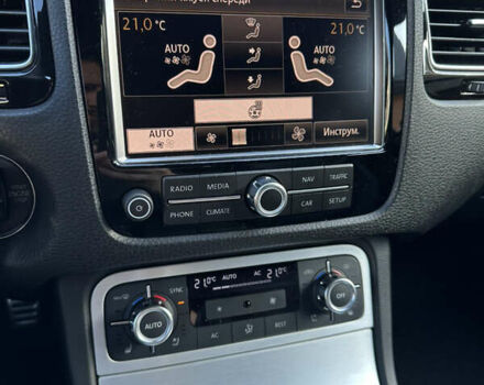 Сірий Фольксваген Туарег, об'ємом двигуна 2.97 л та пробігом 254 тис. км за 21000 $, фото 14 на Automoto.ua