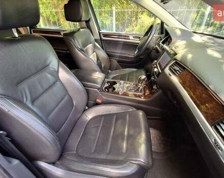 Серый Фольксваген Туарег, объемом двигателя 3 л и пробегом 235 тыс. км за 25000 $, фото 12 на Automoto.ua