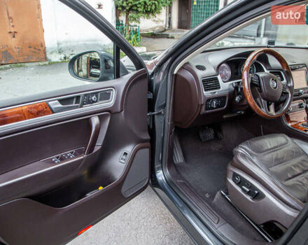 Сірий Фольксваген Туарег, об'ємом двигуна 2.97 л та пробігом 267 тис. км за 21499 $, фото 10 на Automoto.ua