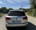 Серый Фольксваген Туарег, объемом двигателя 3 л и пробегом 280 тыс. км за 16000 $, фото 2 на Automoto.ua