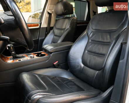 Сірий Фольксваген Туарег, об'ємом двигуна 2.97 л та пробігом 225 тис. км за 18500 $, фото 14 на Automoto.ua