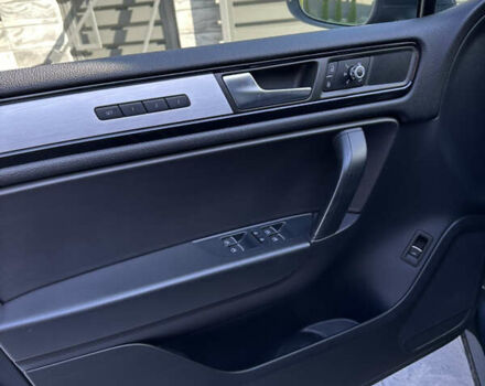 Сірий Фольксваген Туарег, об'ємом двигуна 2.97 л та пробігом 254 тис. км за 21000 $, фото 25 на Automoto.ua