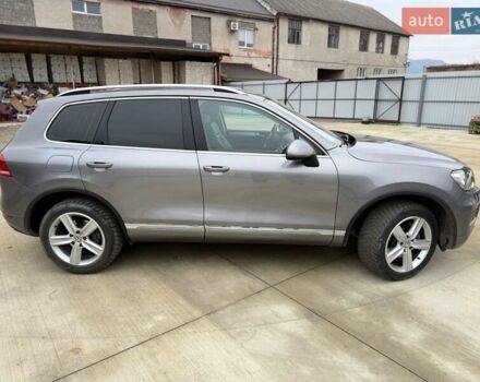 Серый Фольксваген Туарег, объемом двигателя 2.97 л и пробегом 352 тыс. км за 16300 $, фото 2 на Automoto.ua
