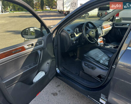 Сірий Фольксваген Туарег, об'ємом двигуна 3 л та пробігом 290 тис. км за 16300 $, фото 7 на Automoto.ua