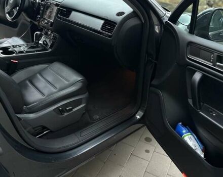 Серый Фольксваген Туарег, объемом двигателя 2.97 л и пробегом 210 тыс. км за 18500 $, фото 11 на Automoto.ua