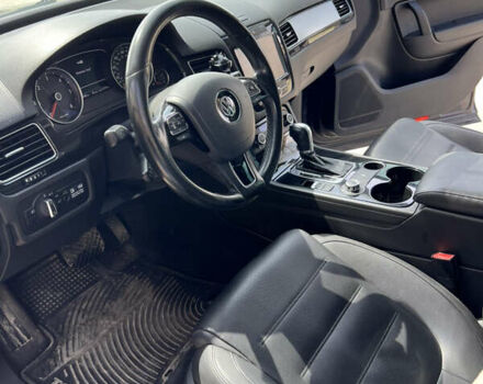 Сірий Фольксваген Туарег, об'ємом двигуна 3 л та пробігом 201 тис. км за 13500 $, фото 18 на Automoto.ua