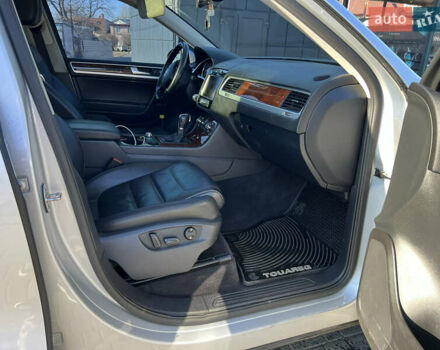 Серый Фольксваген Туарег, объемом двигателя 2.97 л и пробегом 252 тыс. км за 17550 $, фото 14 на Automoto.ua