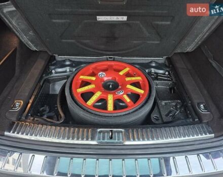 Серый Фольксваген Туарег, объемом двигателя 2.97 л и пробегом 248 тыс. км за 16500 $, фото 17 на Automoto.ua