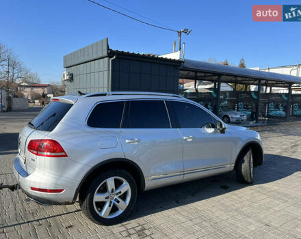 Серый Фольксваген Туарег, объемом двигателя 2.97 л и пробегом 252 тыс. км за 17550 $, фото 2 на Automoto.ua