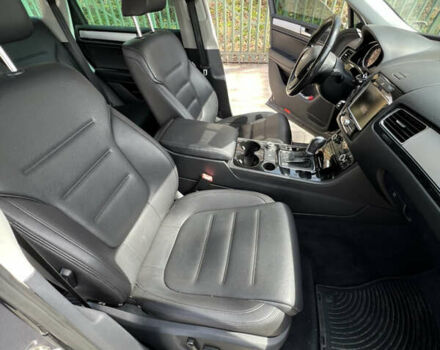 Сірий Фольксваген Туарег, об'ємом двигуна 3 л та пробігом 201 тис. км за 13500 $, фото 13 на Automoto.ua