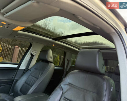 Серый Фольксваген Туарег, объемом двигателя 3 л и пробегом 230 тыс. км за 21900 $, фото 29 на Automoto.ua