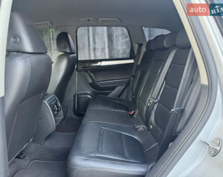 Серый Фольксваген Туарег, объемом двигателя 2.97 л и пробегом 340 тыс. км за 15900 $, фото 29 на Automoto.ua