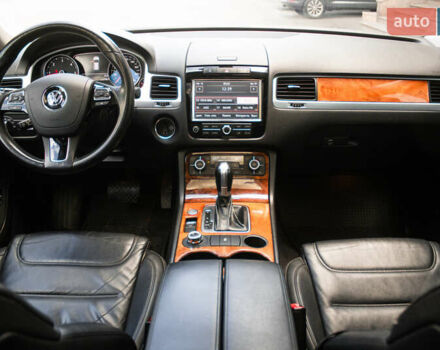 Сірий Фольксваген Туарег, об'ємом двигуна 2.97 л та пробігом 225 тис. км за 18500 $, фото 19 на Automoto.ua