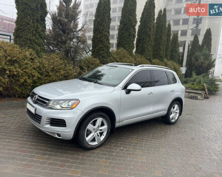 Серый Фольксваген Туарег, объемом двигателя 2.97 л и пробегом 345 тыс. км за 16900 $, фото 1 на Automoto.ua