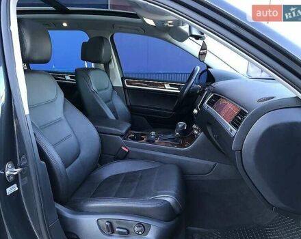 Серый Фольксваген Туарег, объемом двигателя 2.97 л и пробегом 177 тыс. км за 22000 $, фото 5 на Automoto.ua