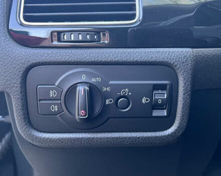 Сірий Фольксваген Туарег, об'ємом двигуна 2.97 л та пробігом 164 тис. км за 19899 $, фото 13 на Automoto.ua