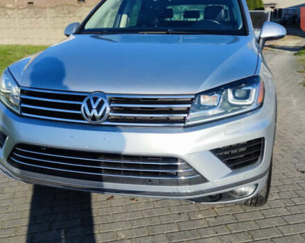 Серый Фольксваген Туарег, объемом двигателя 2.97 л и пробегом 286 тыс. км за 17000 $, фото 4 на Automoto.ua