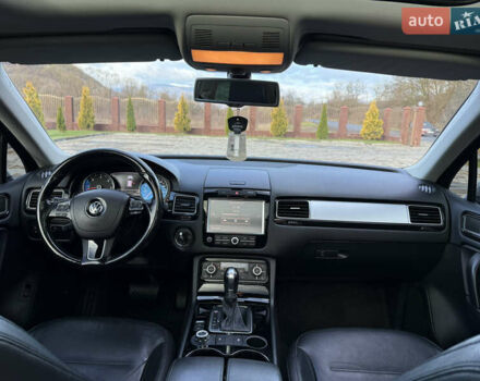 Серый Фольксваген Туарег, объемом двигателя 3 л и пробегом 230 тыс. км за 21900 $, фото 43 на Automoto.ua