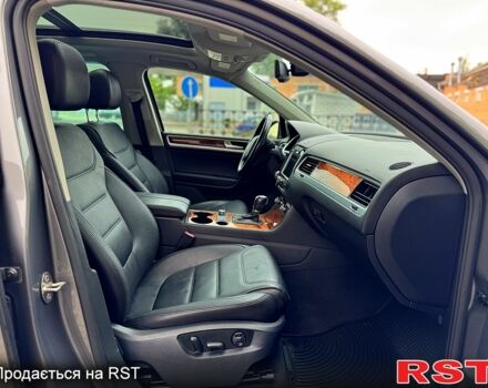 Сірий Фольксваген Туарег, об'ємом двигуна 3 л та пробігом 215 тис. км за 17500 $, фото 5 на Automoto.ua