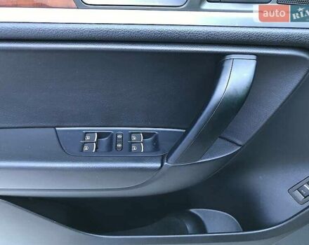 Серый Фольксваген Туарег, объемом двигателя 2.97 л и пробегом 177 тыс. км за 22000 $, фото 21 на Automoto.ua