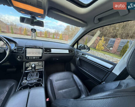 Серый Фольксваген Туарег, объемом двигателя 3 л и пробегом 230 тыс. км за 21900 $, фото 48 на Automoto.ua