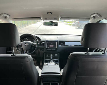 Сірий Фольксваген Туарег, об'ємом двигуна 3 л та пробігом 201 тис. км за 13500 $, фото 5 на Automoto.ua