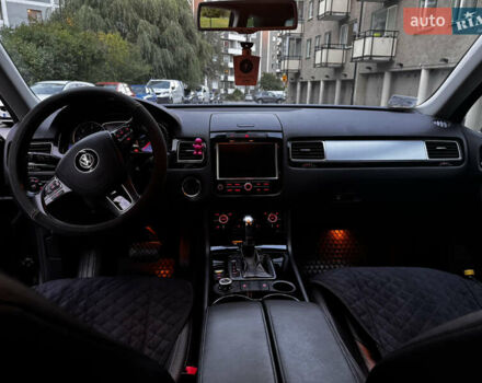 Серый Фольксваген Туарег, объемом двигателя 2.97 л и пробегом 227 тыс. км за 24000 $, фото 9 на Automoto.ua