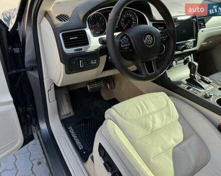 Сірий Фольксваген Туарег, об'ємом двигуна 2.97 л та пробігом 247 тис. км за 19200 $, фото 11 на Automoto.ua