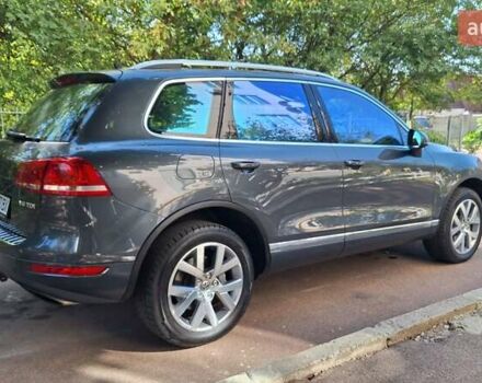 Серый Фольксваген Туарег, объемом двигателя 3 л и пробегом 235 тыс. км за 25000 $, фото 4 на Automoto.ua