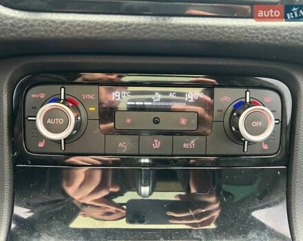 Серый Фольксваген Туарег, объемом двигателя 2.97 л и пробегом 223 тыс. км за 20490 $, фото 19 на Automoto.ua