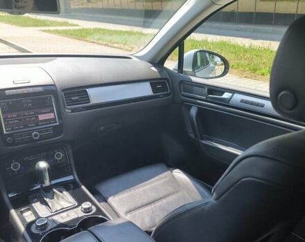 Серый Фольксваген Туарег, объемом двигателя 3 л и пробегом 280 тыс. км за 22500 $, фото 45 на Automoto.ua