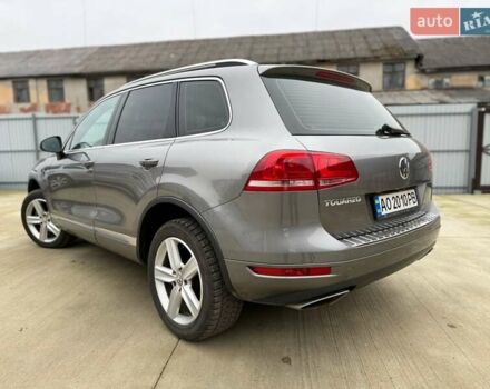 Серый Фольксваген Туарег, объемом двигателя 2.97 л и пробегом 352 тыс. км за 16300 $, фото 11 на Automoto.ua