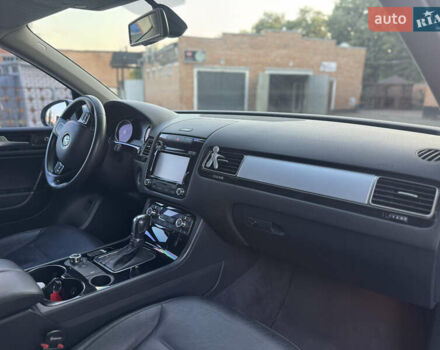 Серый Фольксваген Туарег, объемом двигателя 2.97 л и пробегом 340 тыс. км за 15900 $, фото 23 на Automoto.ua