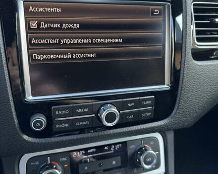 Сірий Фольксваген Туарег, об'ємом двигуна 2.97 л та пробігом 254 тис. км за 21000 $, фото 16 на Automoto.ua