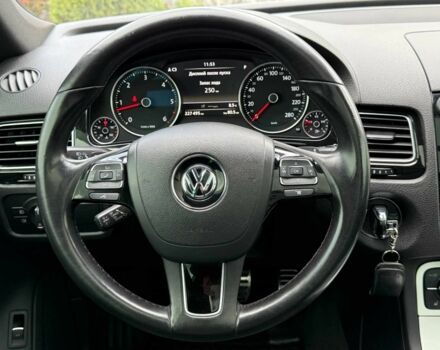 Сірий Фольксваген Туарег, об'ємом двигуна 3 л та пробігом 226 тис. км за 18000 $, фото 18 на Automoto.ua