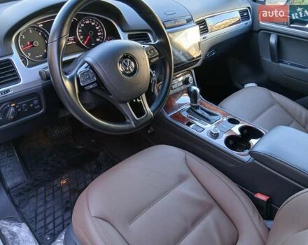 Сірий Фольксваген Туарег, об'ємом двигуна 2.97 л та пробігом 181 тис. км за 18999 $, фото 19 на Automoto.ua