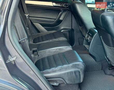 Сірий Фольксваген Туарег, об'ємом двигуна 3 л та пробігом 222 тис. км за 21290 $, фото 26 на Automoto.ua